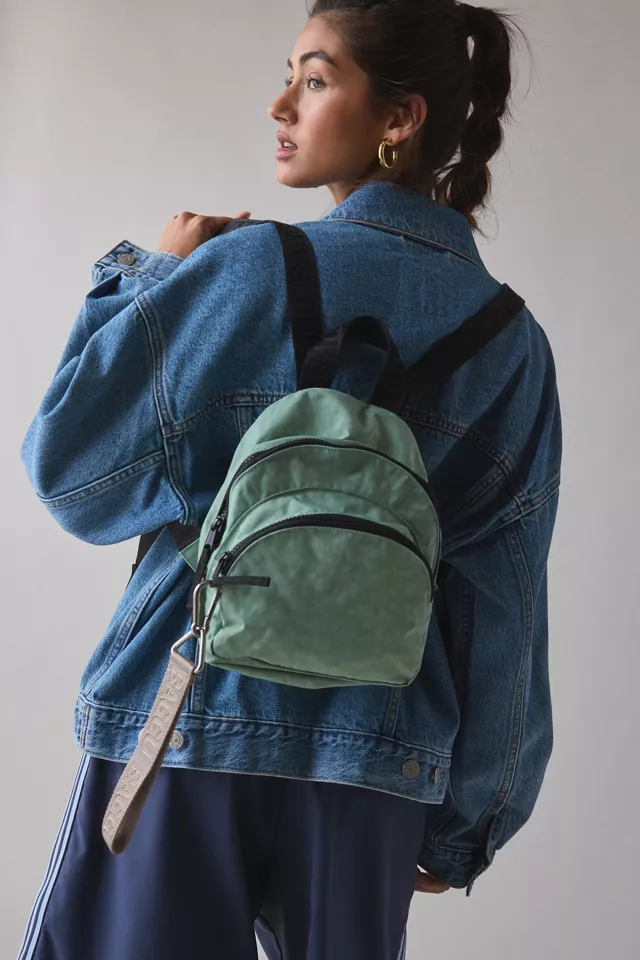 backpack sale patagonia Refugio Day Pack 47928 BLK 7.9 gal (30 L) Cute Bowknot Mini Leather Vintage Leather Rucksack Capacity:30 - 40L This versatile mini soft