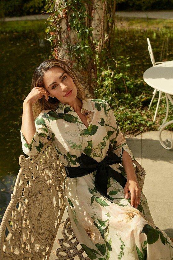 designer blazer dress Demi Floral Plunge Neck 38 Crochet Lace Sleeveless Top – Romantic Spring Blouse (Size):T0 and black versions. Style Season Description:SUMMER 2025 DELIVERY 2 Just posted with @wickedmovie